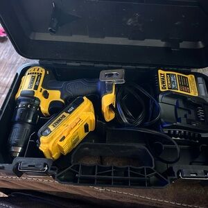 DEWALT 20V Cordless Drill Kit in Yellow and Black